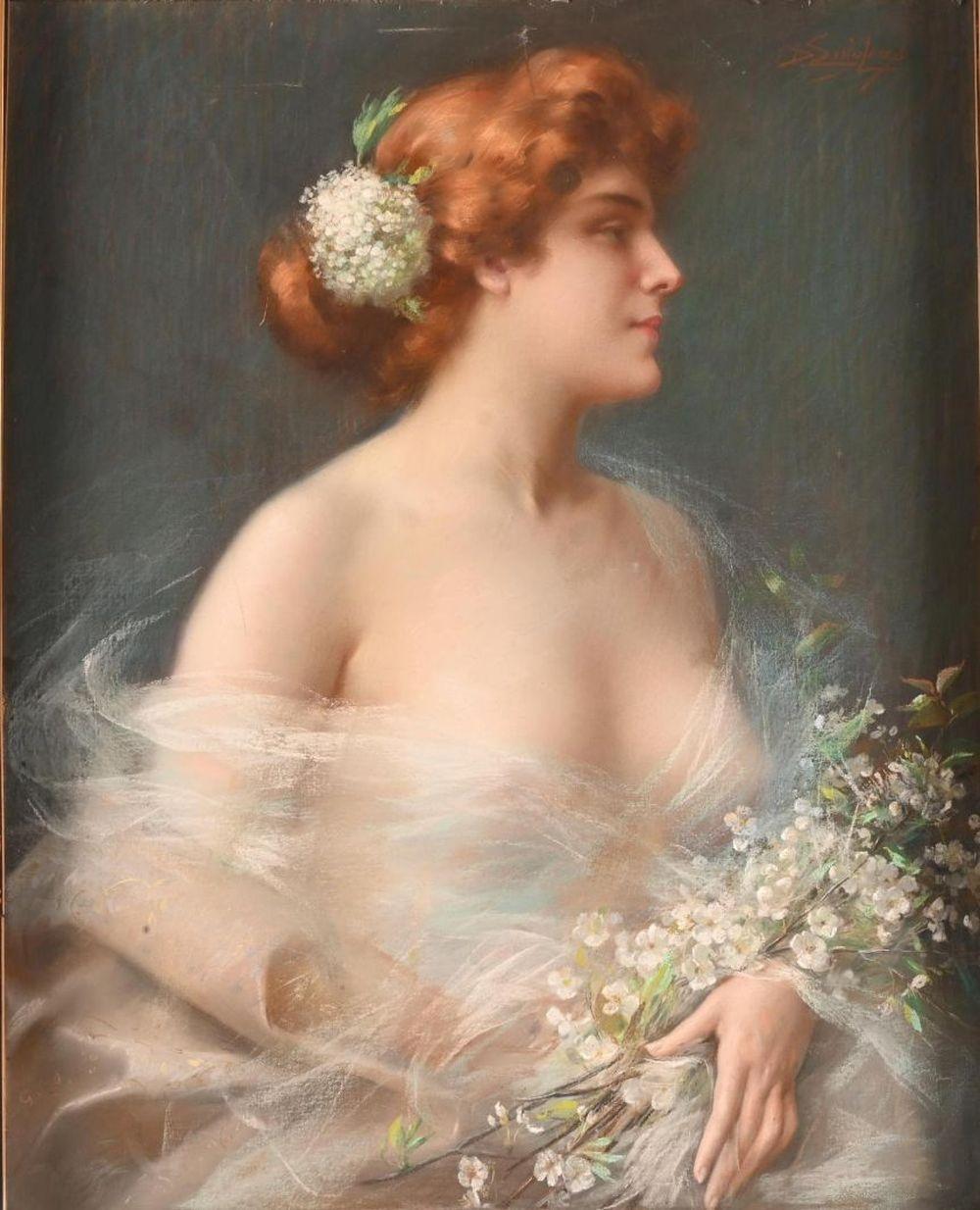 Giovane donna con rami di ciliegio in fiore